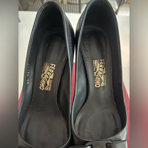 123. Salvatore Ferragamo Osimo Black Heels - Picture 3 of 10